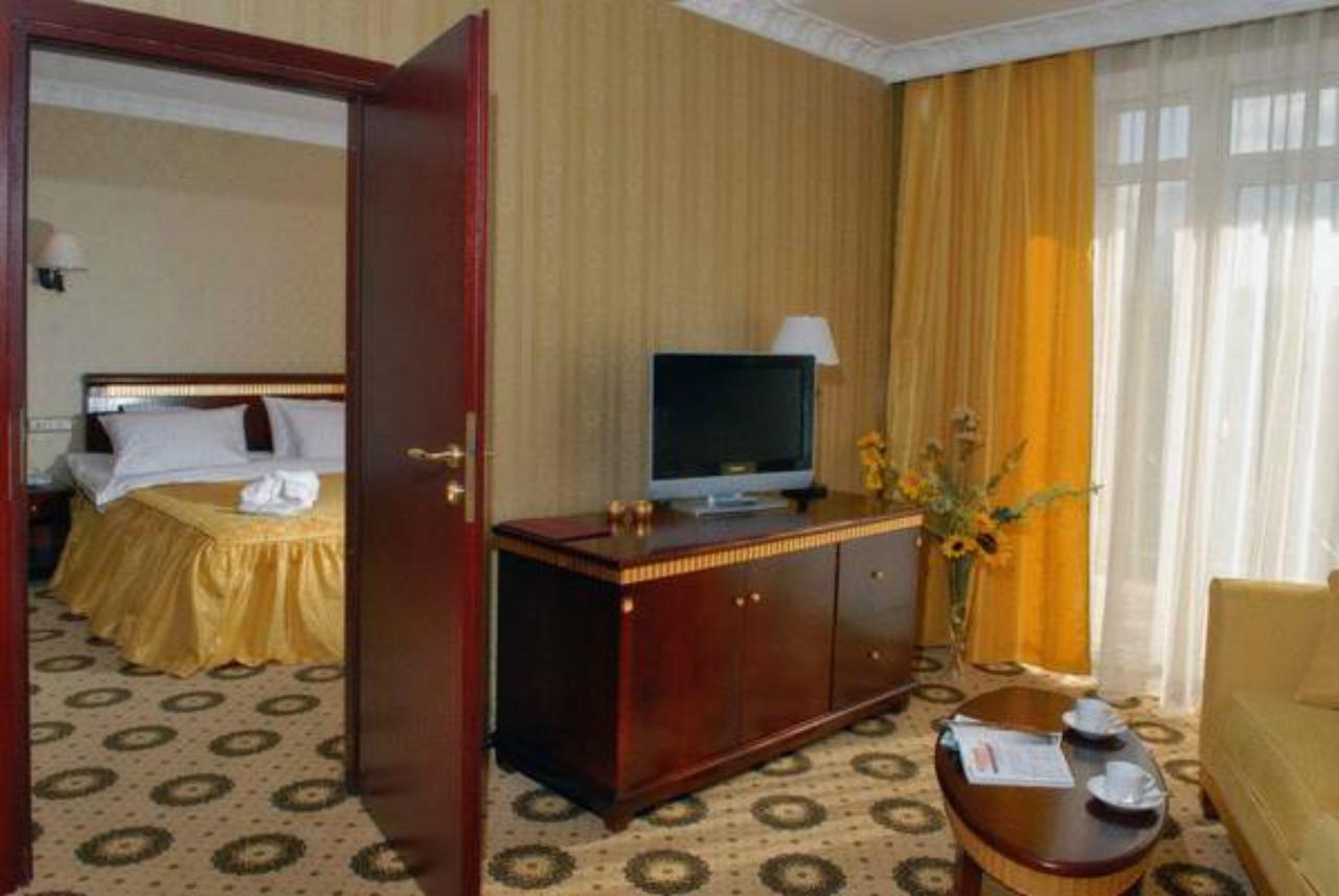 Royal Hotels And Spa Resorts Promenad Truskavets Buitenkant foto